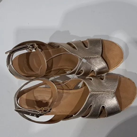 UGG Careena Leather Wedge Sandals