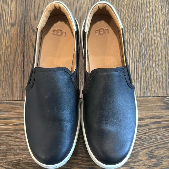 Ugg Cas Casual Sneakers Size 7.5 EUC