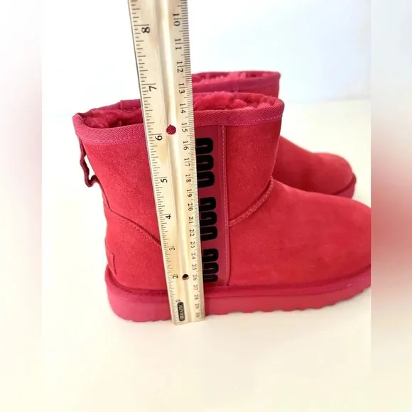 UGG Classic Mini Red Side Logo Suede Shearling Boots Size 6