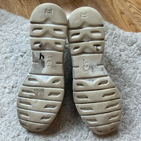 UGG: Cream 'Tye' Cream Suede Lace Up Lightweight Sneakers Size 10