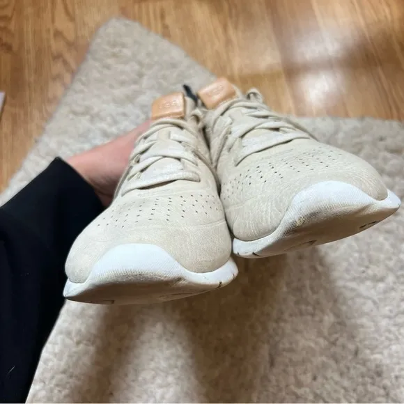 UGG: Cream 'Tye' Cream Suede Lace Up Lightweight Sneakers Size 10