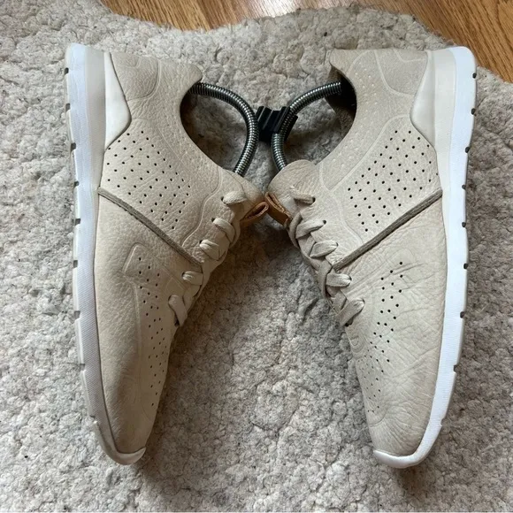UGG: Cream 'Tye' Cream Suede Lace Up Lightweight Sneakers Size 10
