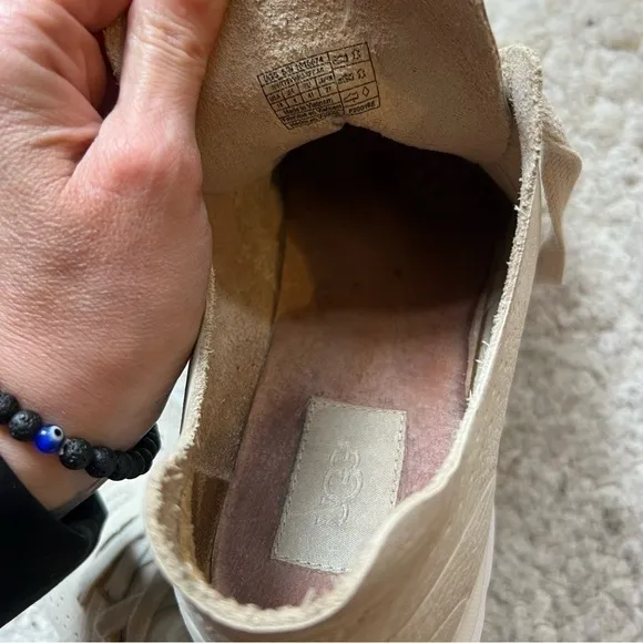 UGG: Cream 'Tye' Cream Suede Lace Up Lightweight Sneakers Size 10