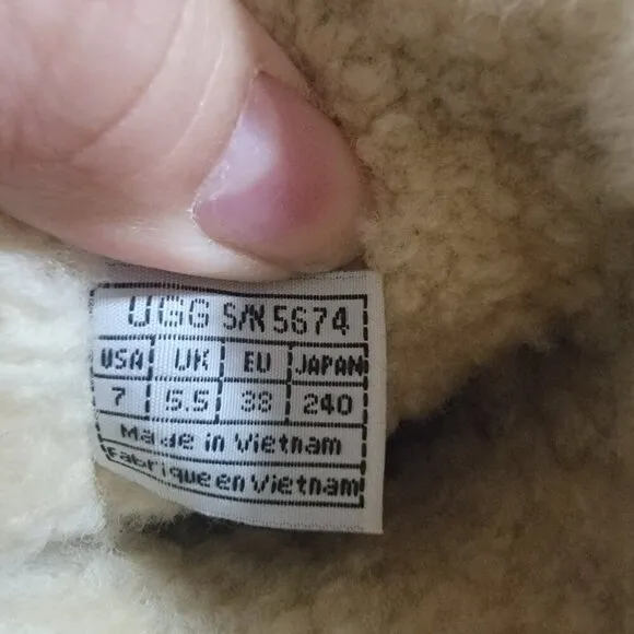 UGG | Elijo Sheepskin Shearling Cuff Short Leather Boots in Toast | 7