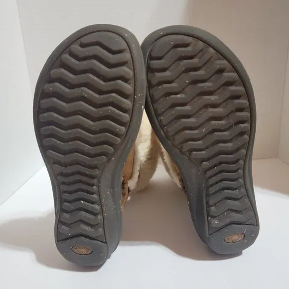 UGG | Elijo Sheepskin Shearling Cuff Short Leather Boots in Toast | 7