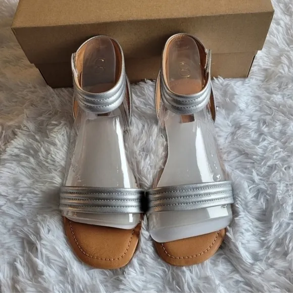 UGG Ethena Metallic Sandals