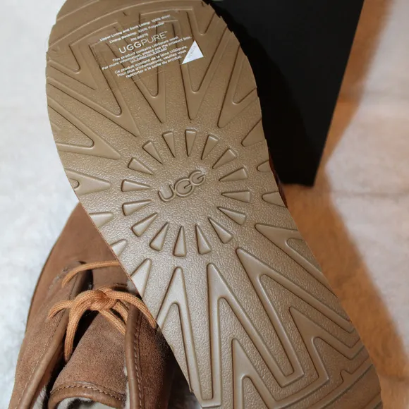 UGG MAKSIM MEN'S CHUKKA SUEDE BOOTS NEW‎