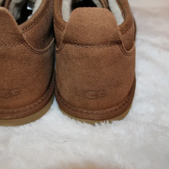 UGG MAKSIM MEN'S CHUKKA SUEDE BOOTS NEW‎