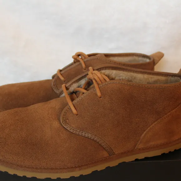 UGG MAKSIM MEN'S CHUKKA SUEDE BOOTS NEW‎