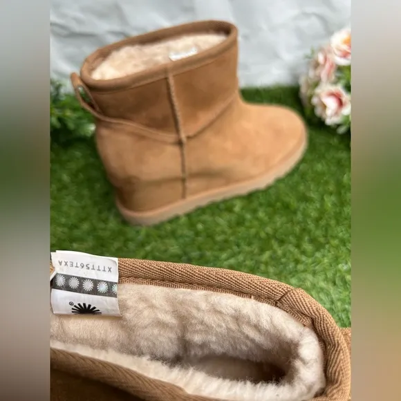UGG Women Classic Femme MiniWedge Boots - Chestnut size 5 new