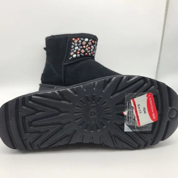 UGG Womens Boots black Suede Fur Classic Mini Stud II Medallion Size 6 37 new