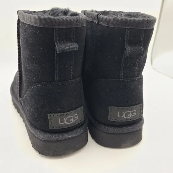 UGG Womens Boots black Suede Fur Classic Mini Stud II Medallion Size 6 37 new