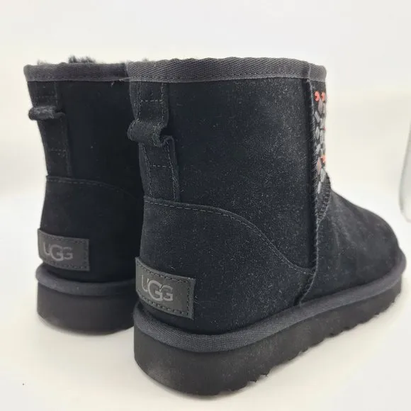 UGG Womens Boots black Suede Fur Classic Mini Stud II Medallion Size 6 37 new