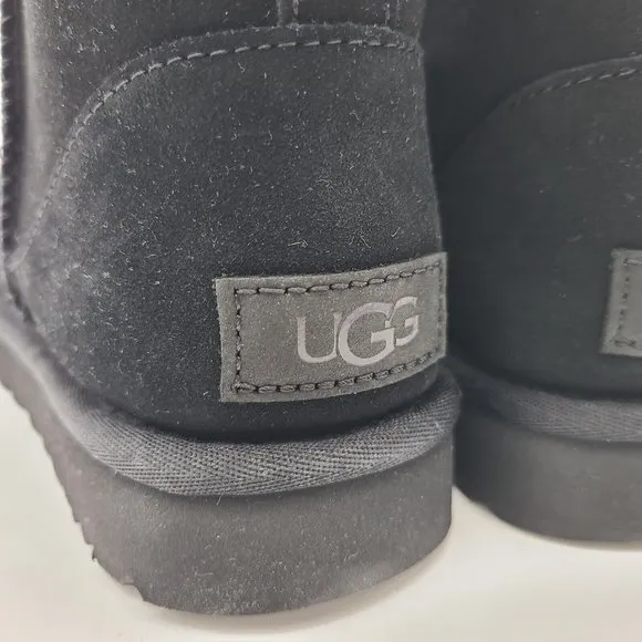 UGG Womens Boots black Suede Fur Classic Mini Stud II Medallion Size 6 37 new
