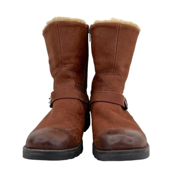 UGG Women’s Chantay Side Zip Boots