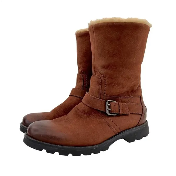 UGG Women’s Chantay Side Zip Boots