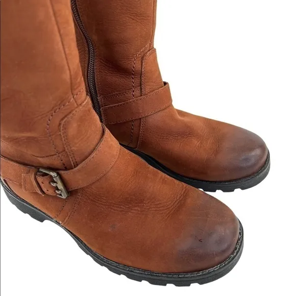 UGG Women’s Chantay Side Zip Boots
