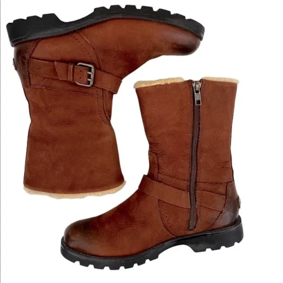 UGG Women’s Chantay Side Zip Boots