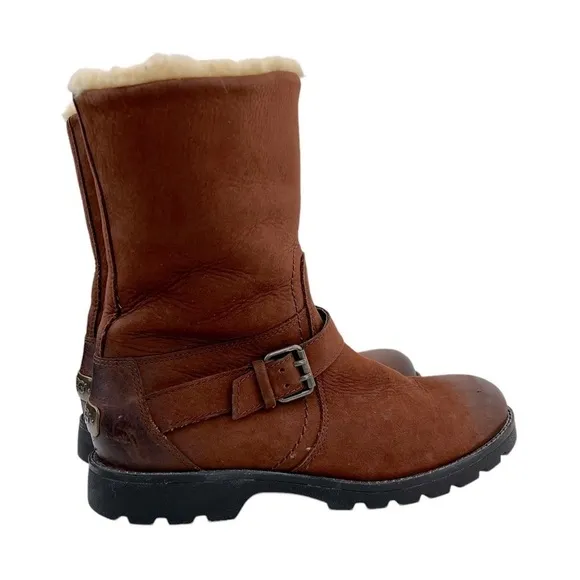 UGG Women’s Chantay Side Zip Boots