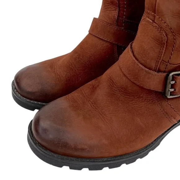 UGG Women’s Chantay Side Zip Boots