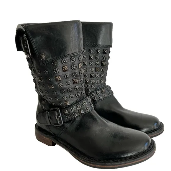 UGG Women's Conor Studs Black Leather Boots Sheepskin Size 5.5 Side Zipper