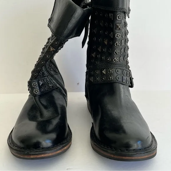 UGG Women's Conor Studs Black Leather Boots Sheepskin Size 5.5 Side Zipper