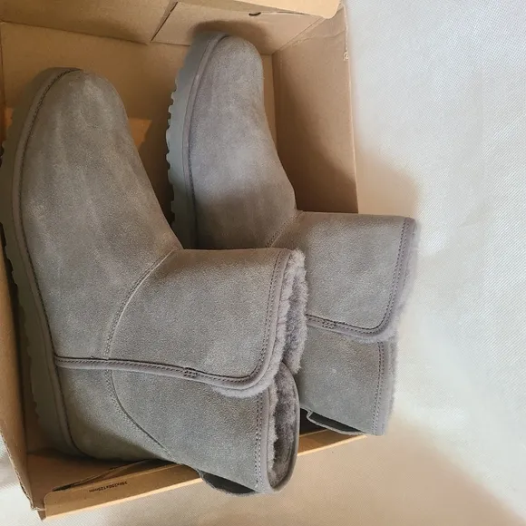 UGG Women's Cory II Genuine shearling Lined Boots in Charcoal Grey Sz 12