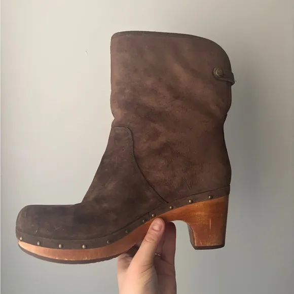 UGG Women's Lynnea Shearling Ankle Clog Boots Sheepskin Fold-Over Lining Size 10