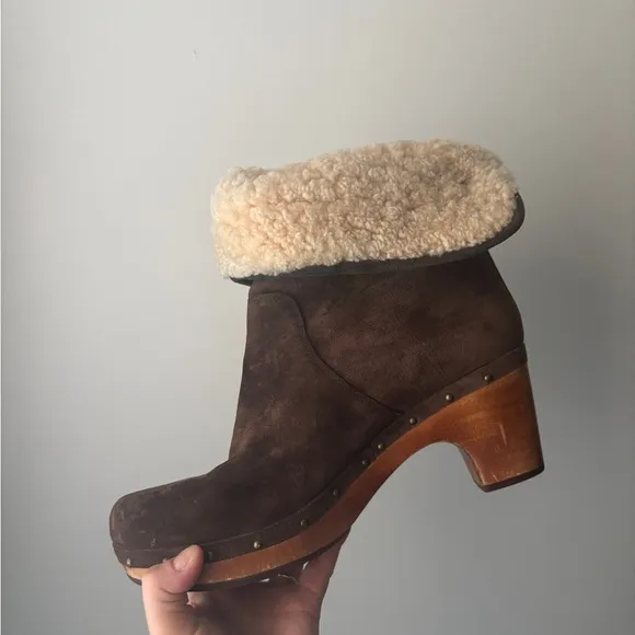 UGG Women's Lynnea Shearling Ankle Clog Boots Sheepskin Fold-Over Lining Size 10