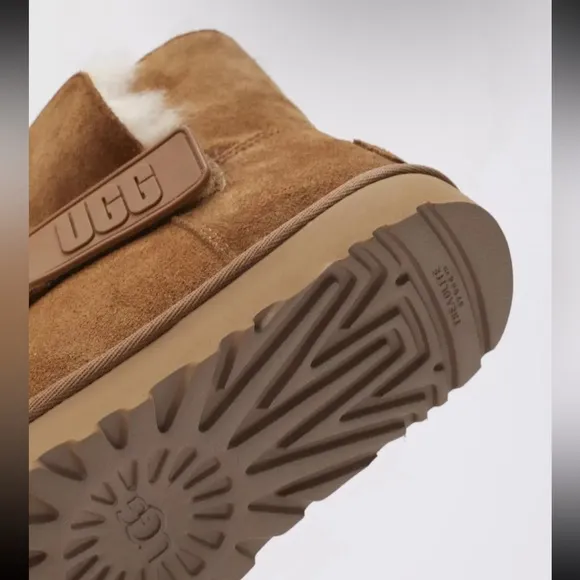 UGG Women's Mini Bailey Logo Strap Suede Boots - Chestnut Size 7 or 8