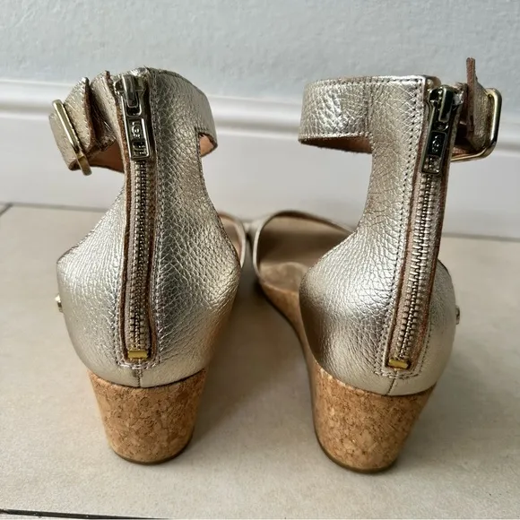 UGG Women’s Zoe II Gold Metallic Wedge Sandals Shoes Size 10