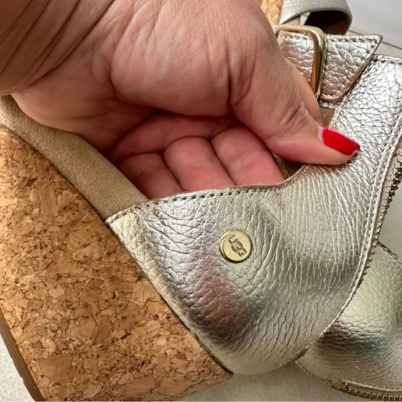 UGG Women’s Zoe II Gold Metallic Wedge Sandals Shoes Size 10
