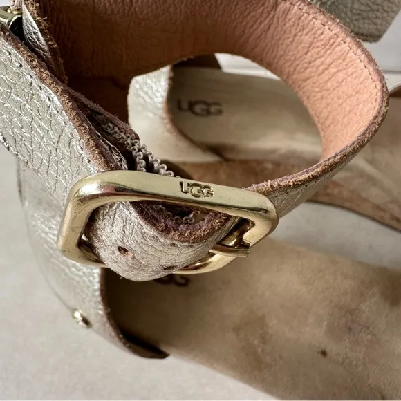 UGG Women’s Zoe II Gold Metallic Wedge Sandals Shoes Size 10