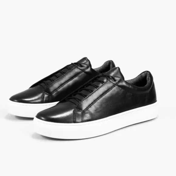 Urban Outfitters Vagabond Black Women's Lace Up leather Sneakers NWT