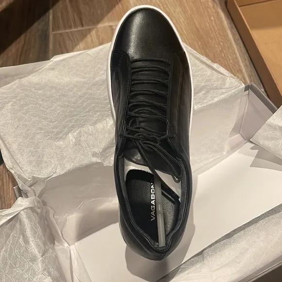 Urban Outfitters Vagabond Black Women's Lace Up leather Sneakers NWT