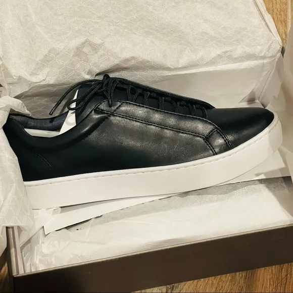 Urban Outfitters Vagabond Black Women's Lace Up leather Sneakers NWT
