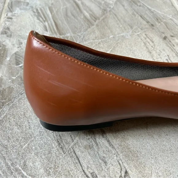 Vaila Linda Flats in Brown, Size 11