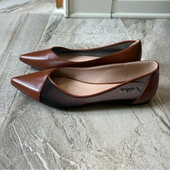 Vaila Linda Flats in Brown, Size 11