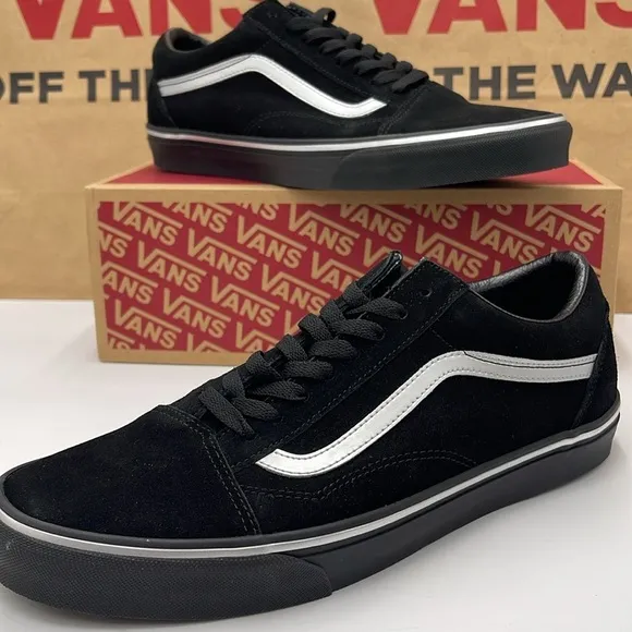 Vans Men’s Black and White Sneakers Old SkoolMetallic BlackVN000CTERMA