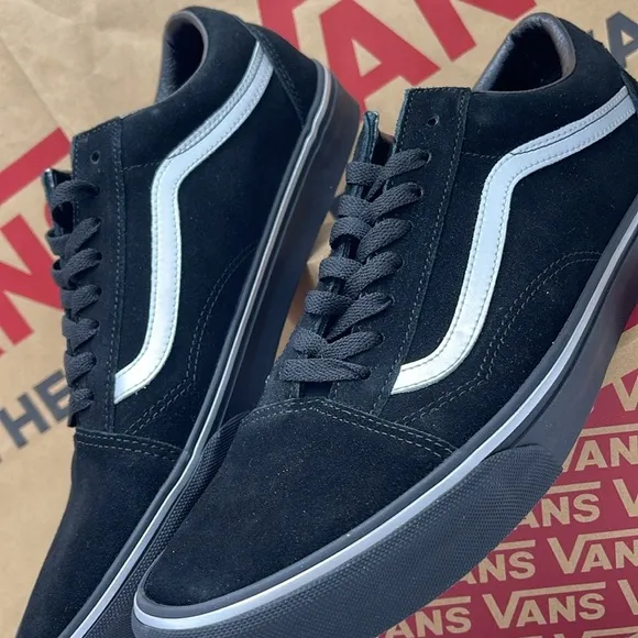 Vans Men’s Black and White Sneakers Old SkoolMetallic BlackVN000CTERMA