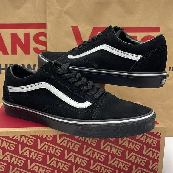 Vans Men’s Black and White Sneakers Old SkoolMetallic BlackVN000CTERMA