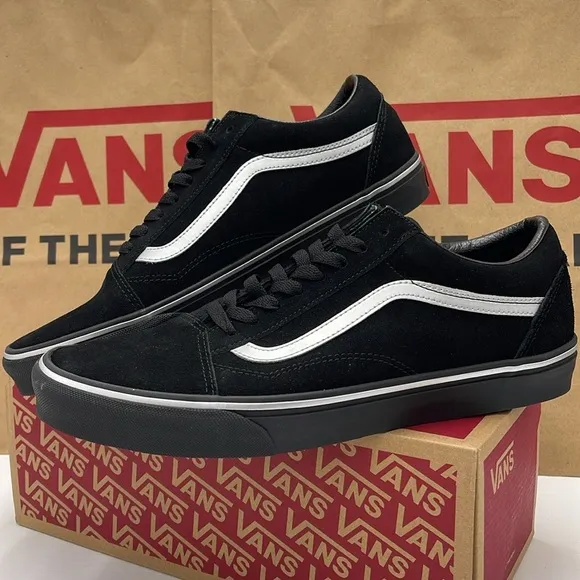 Vans Men’s Black and White Sneakers Old SkoolMetallic BlackVN000CTERMA