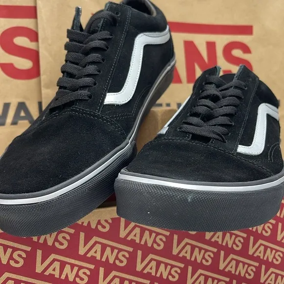 Vans Men’s Black and White Sneakers Old SkoolMetallic BlackVN000CTERMA