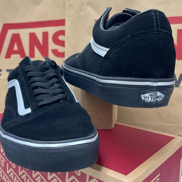 Vans Men’s Black and White Sneakers Old SkoolMetallic BlackVN000CTERMA