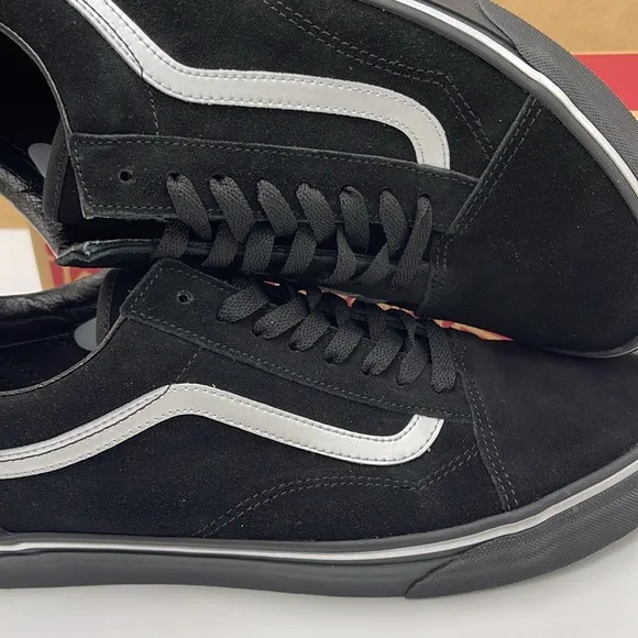 Vans Men’s Black and White Sneakers Old SkoolMetallic BlackVN000CTERMA