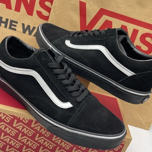 Vans Men’s Black and White Sneakers Old SkoolMetallic BlackVN000CTERMA