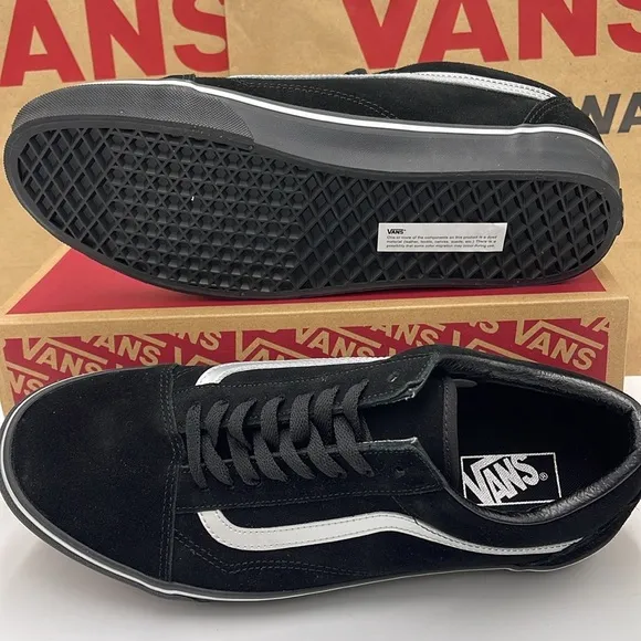 Vans Men’s Black and White Sneakers Old SkoolMetallic BlackVN000CTERMA
