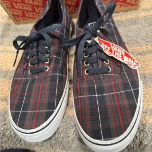 Vans Red and Blue Sneakers Classic Style - plaid Dress Blues