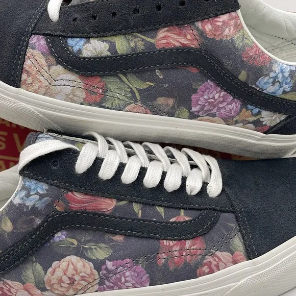 Vans WMNS Sneakers with Classic Low-Top Design Old SkoolMoody Floral Grey/White