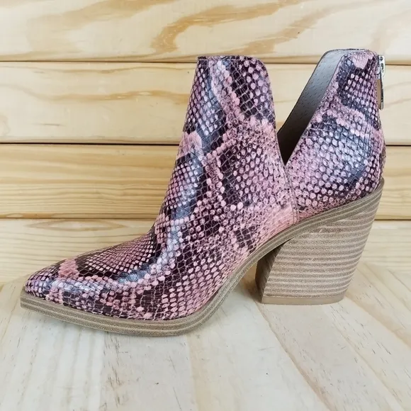 Vince Camuto 5.5M GIGIETTA Leather Ankle Boots Western Booties Snakeskin NEW